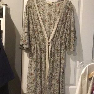 Black and cream duster with Flowing Silhouette